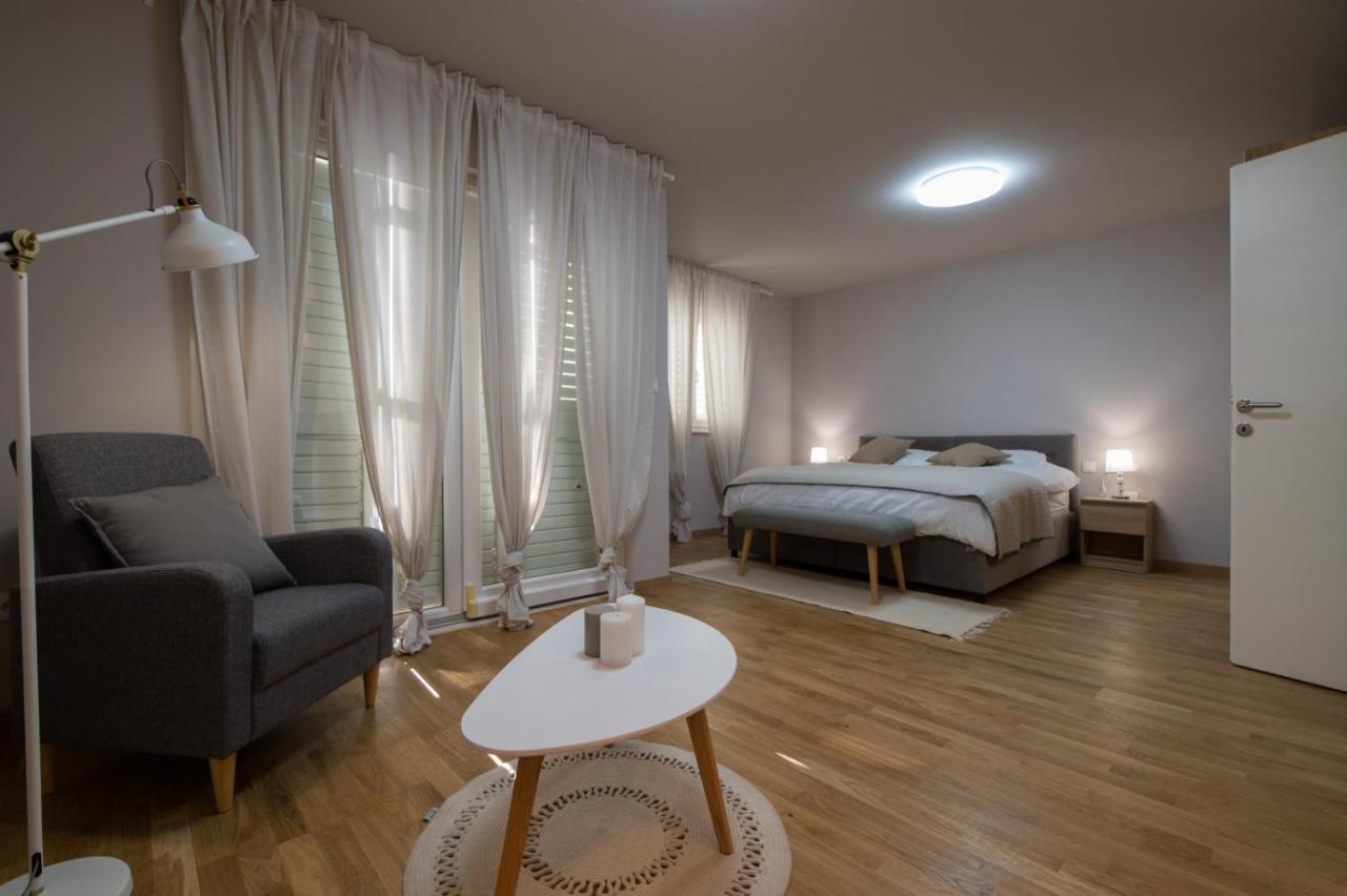Brand New Aparment With Sea View & Swimming Pool At Ciovo - Villa Fiorentini تروغير المظهر الخارجي الصورة